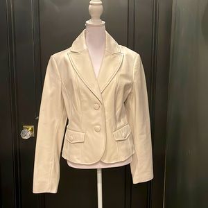 Guess white genuine Leather blazer jacket. Stylish and Comfortable.